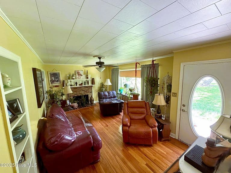 Listing photo 4