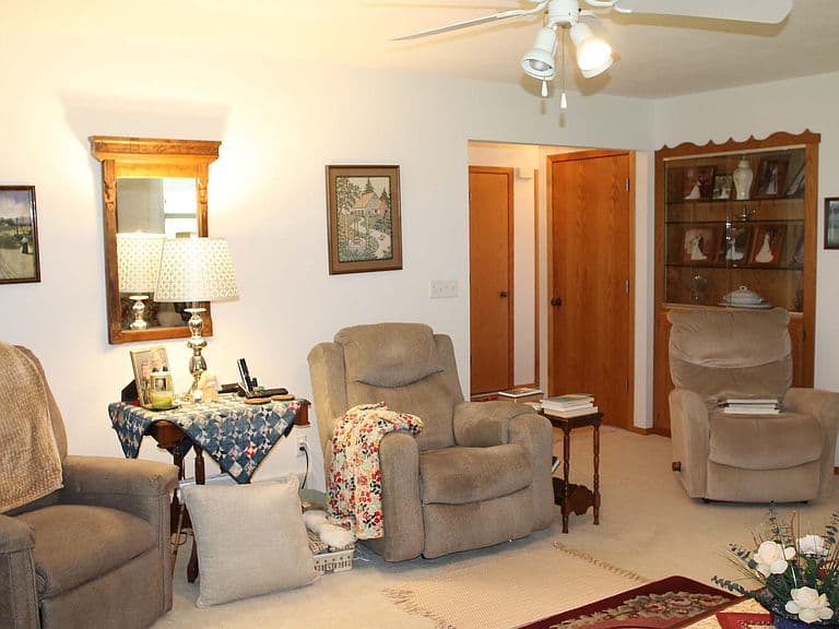 Listing photo 5