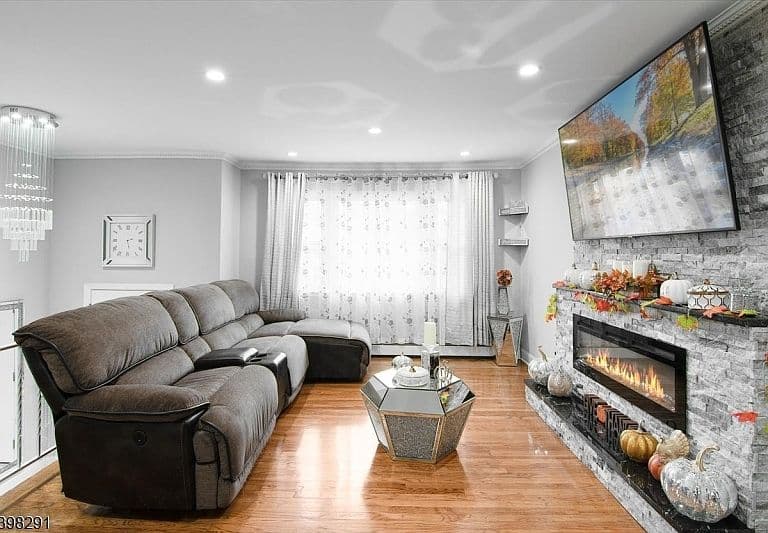 Listing photo 5