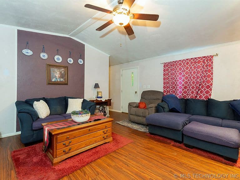 Listing photo 3