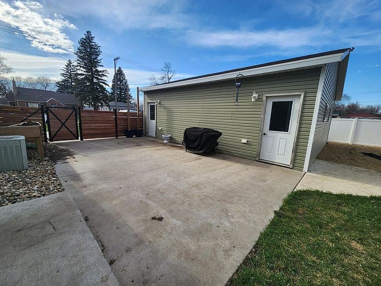 Listing photo 4