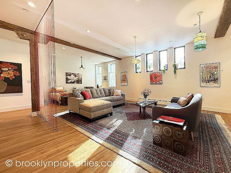 Listing photo 2