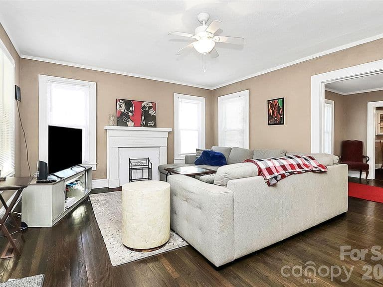 Listing photo 4