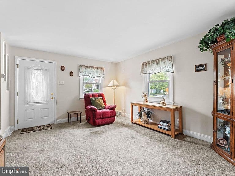 Listing photo 3
