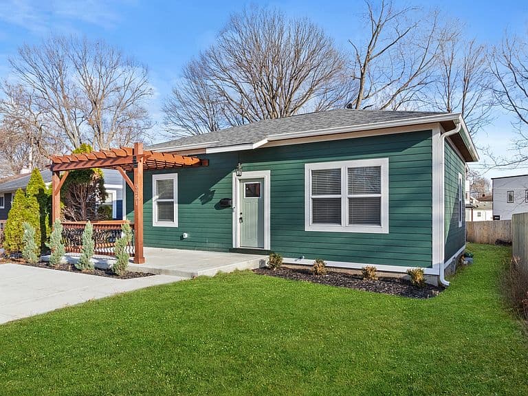 Listing photo 2