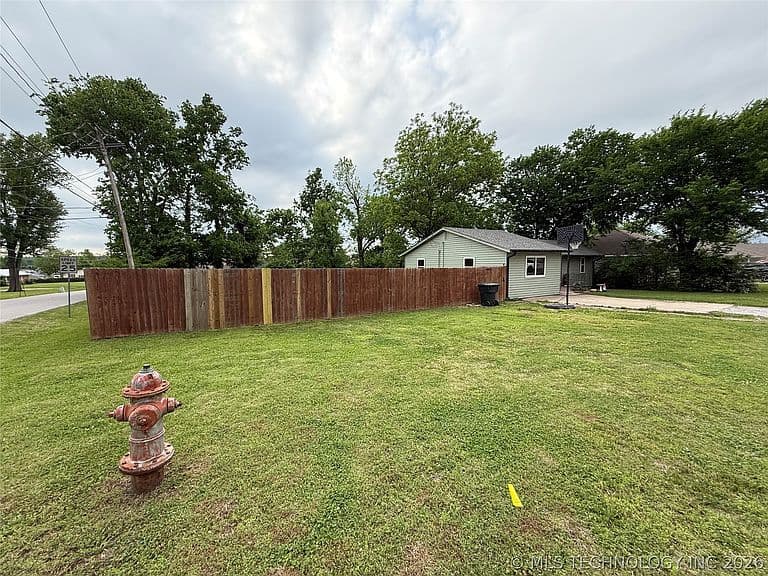Listing photo 3
