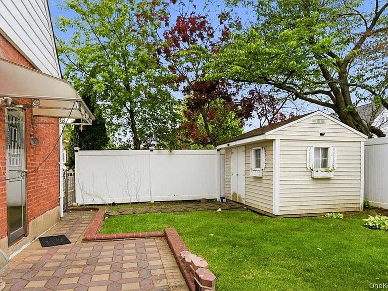 Listing photo 5