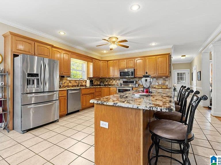 Listing photo 3