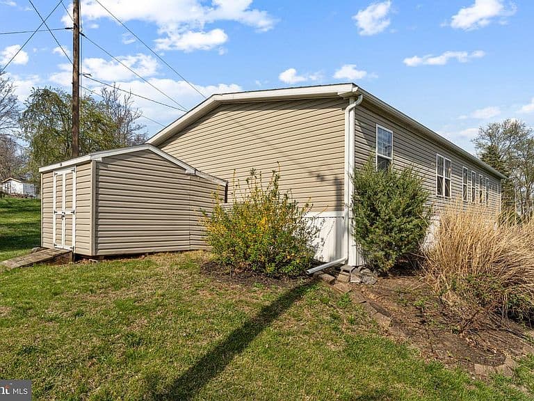 Listing photo 5