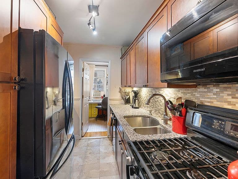Listing photo 4