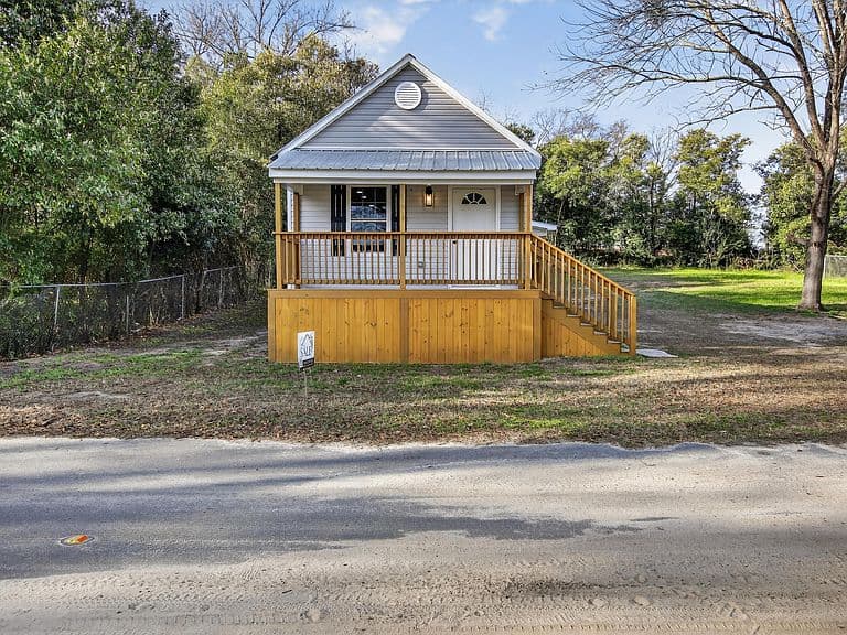 Listing photo 3