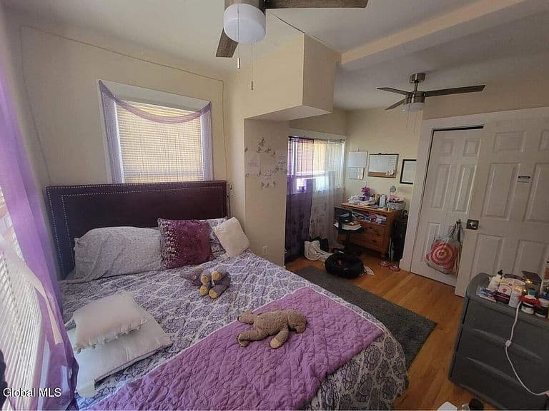 Listing photo 4