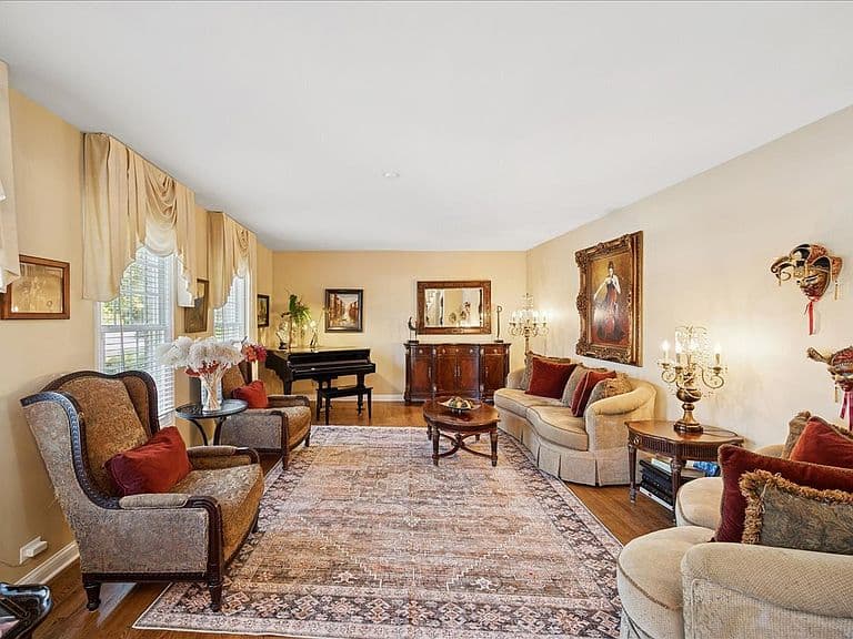 Listing photo 5