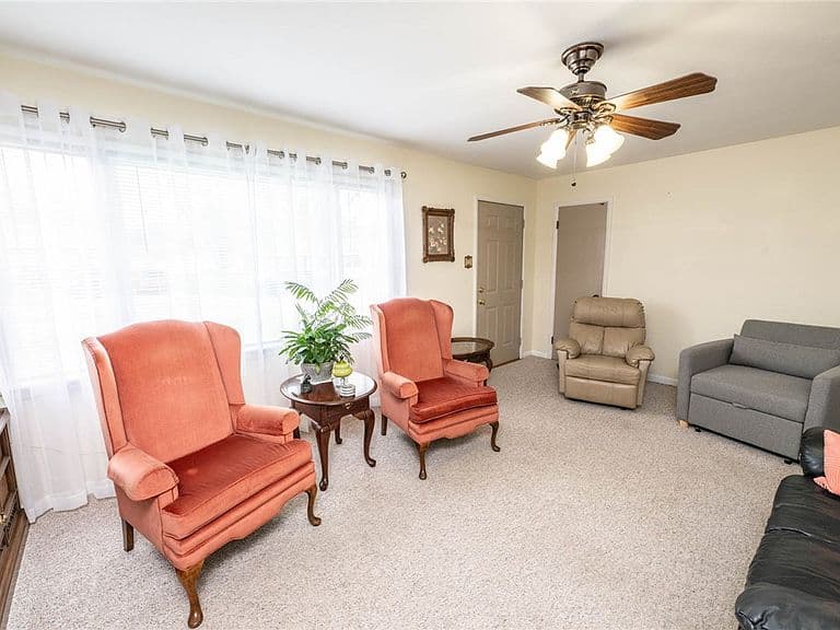 Listing photo 5