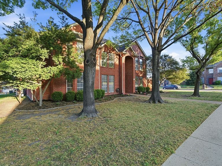 Listing photo 3