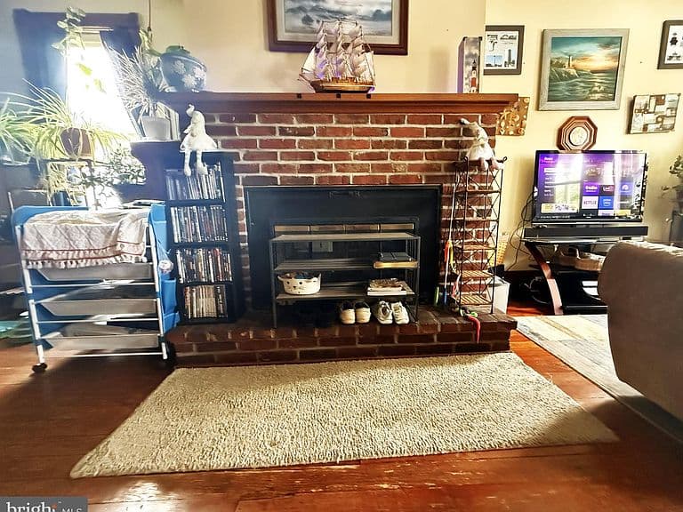 Listing photo 4