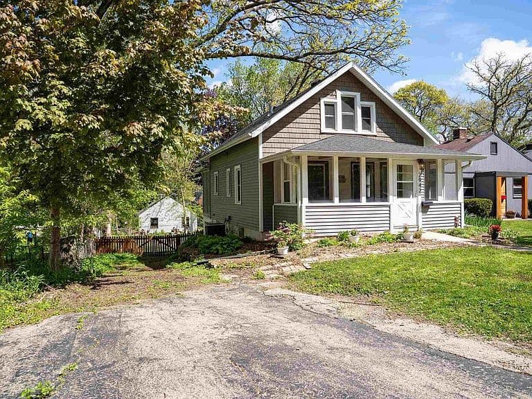 Listing photo 2