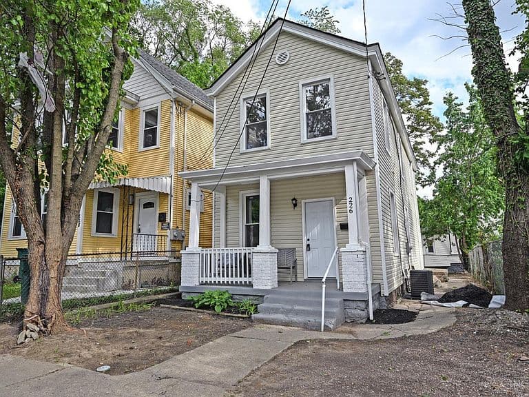 Listing photo 2