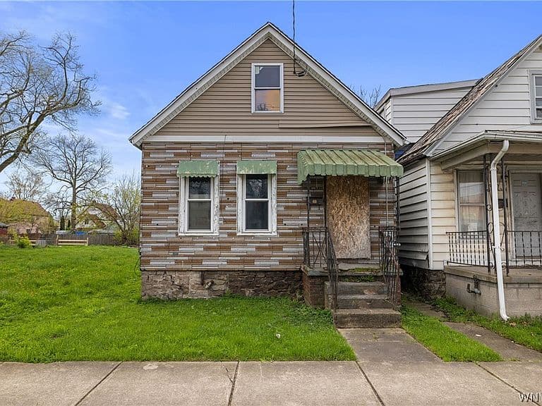 Listing photo 2