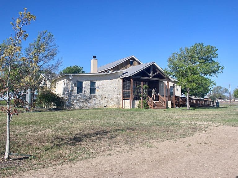 Listing photo 4