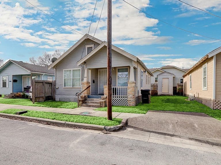 Listing photo 3