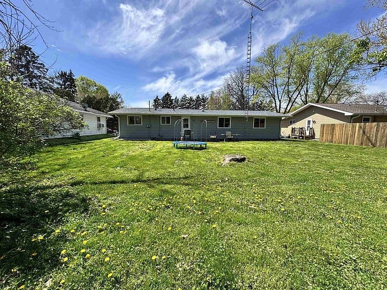 Listing photo 5