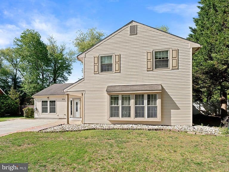 Listing photo 2