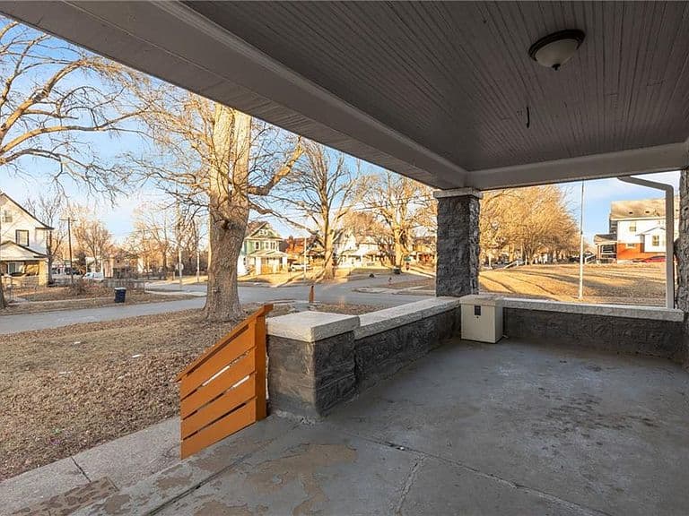 Listing photo 4