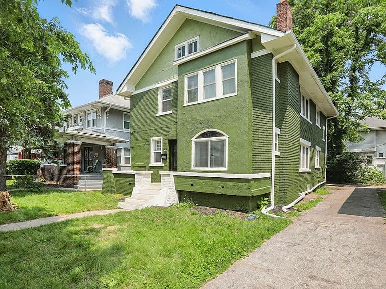 Listing photo 2