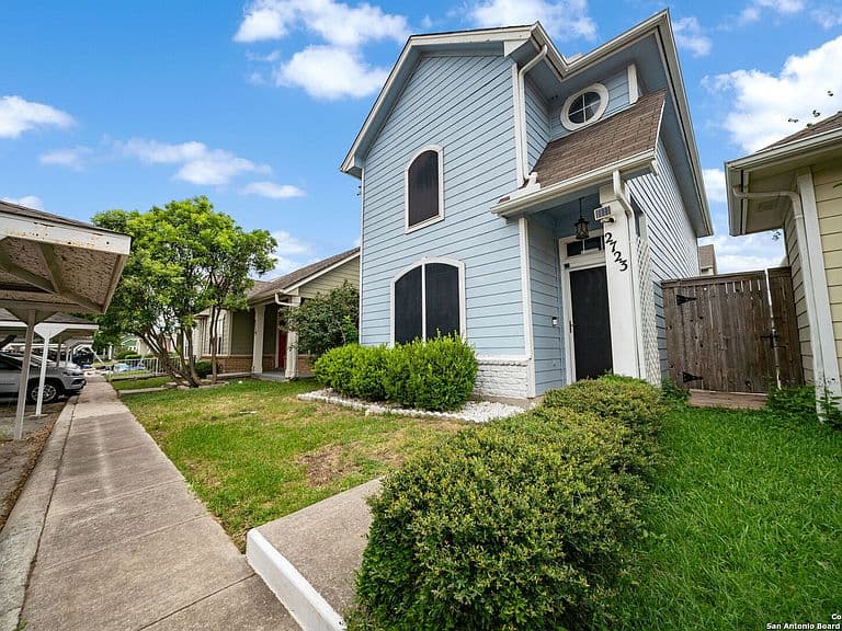 Listing photo 3