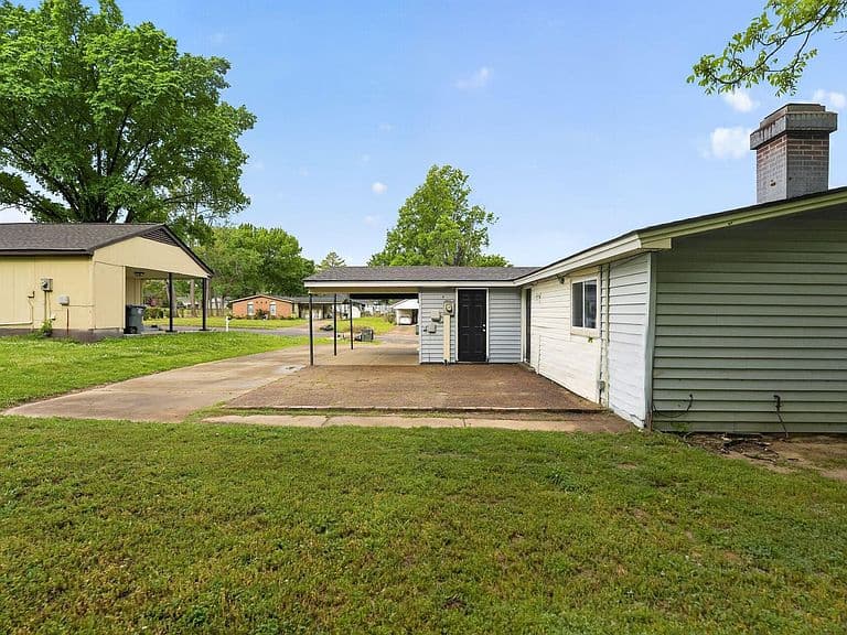 Listing photo 4