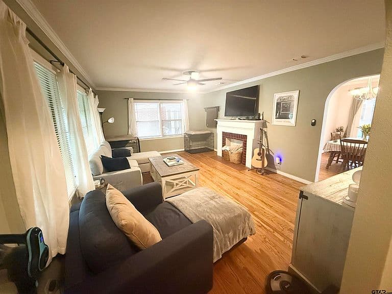 Listing photo 4