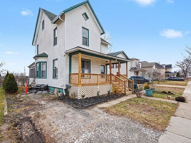 Listing photo 2