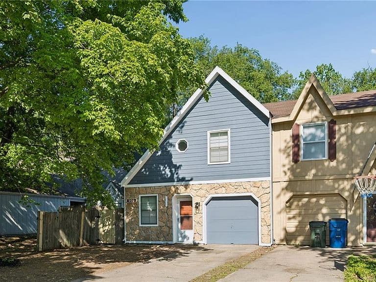 Listing photo 2