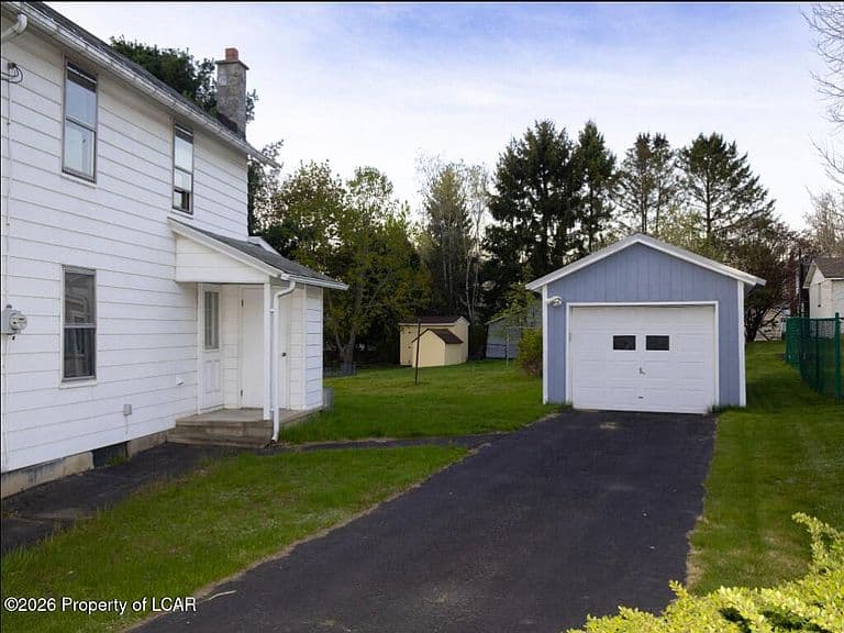 Listing photo 4