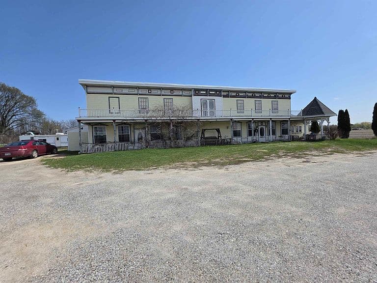 Listing photo 4