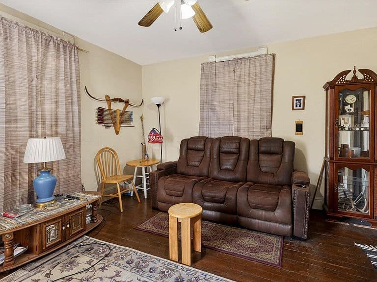 Listing photo 5