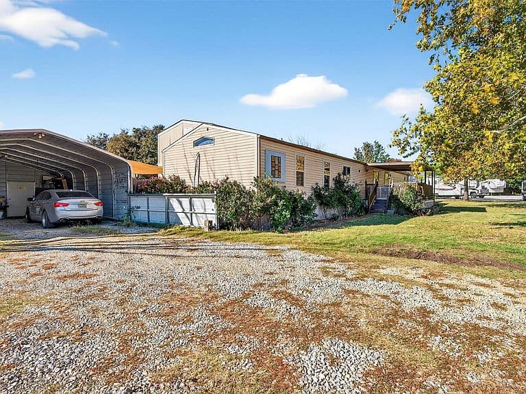 Listing photo 5