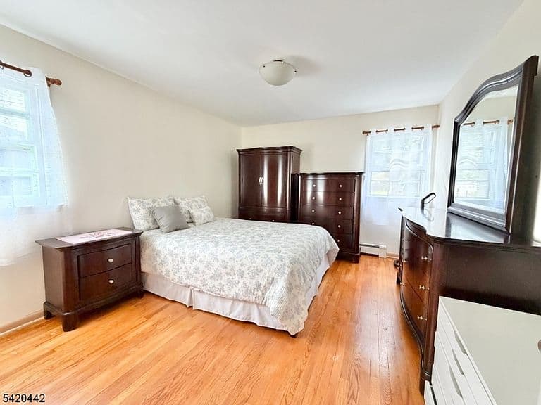 Listing photo 5