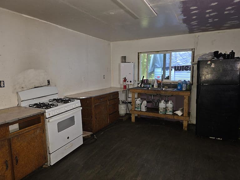 Listing photo 5