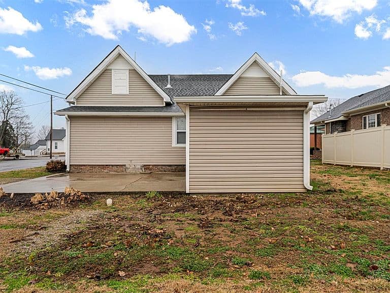 Listing photo 4