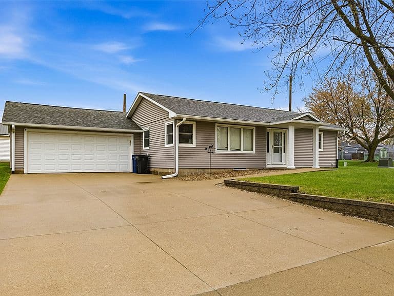 Listing photo 3