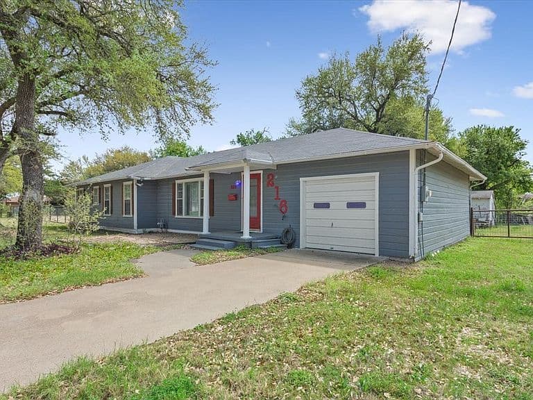 Listing photo 3