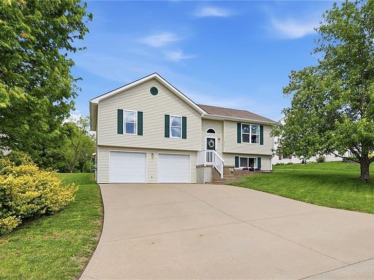Listing photo 3