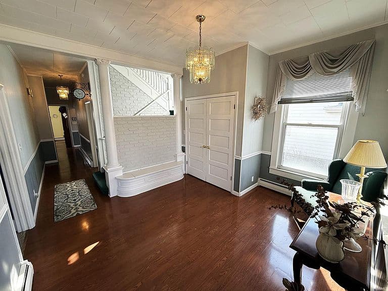 Listing photo 4