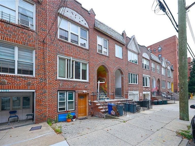 Listing photo 2