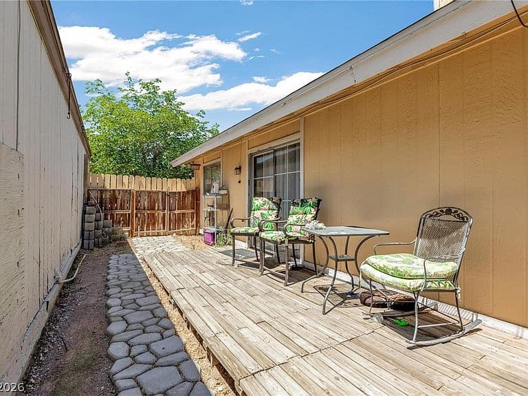 Listing photo 5