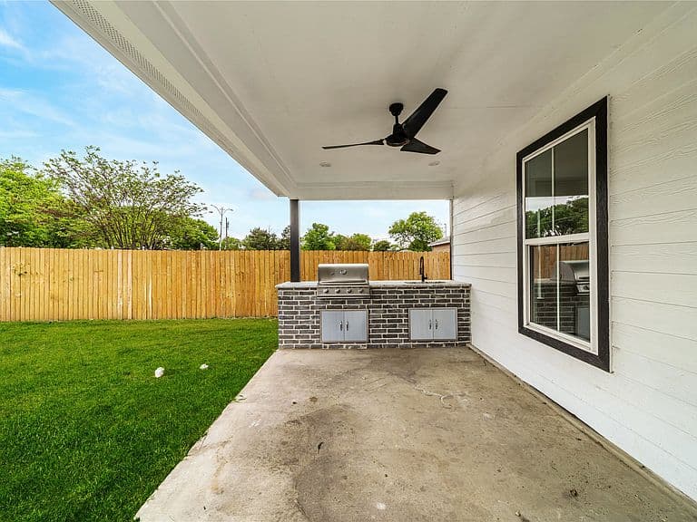 Listing photo 3
