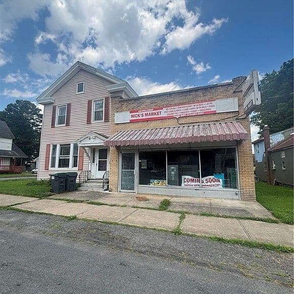 Listing photo 3