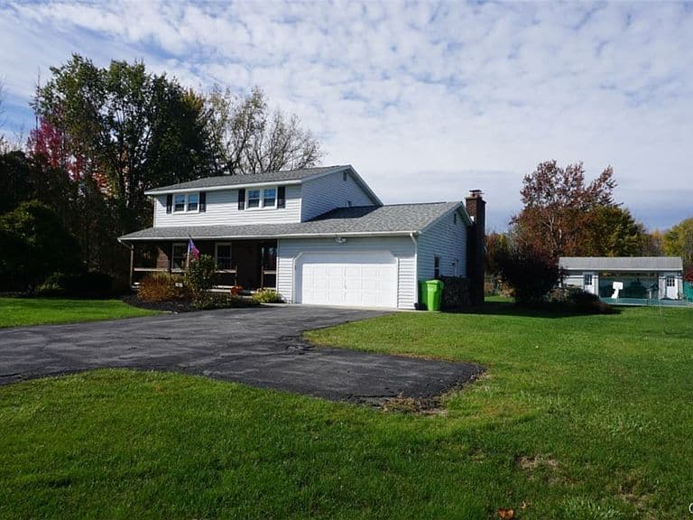 Listing photo 3